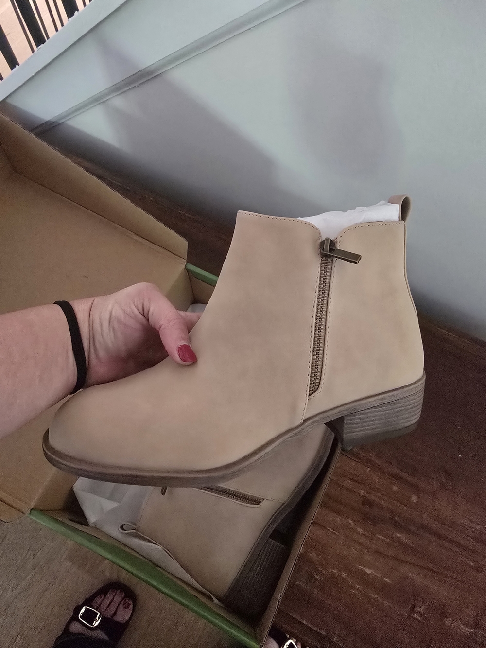 NIB JEOSSY Women's Tan Ankle Boot with Side Zip